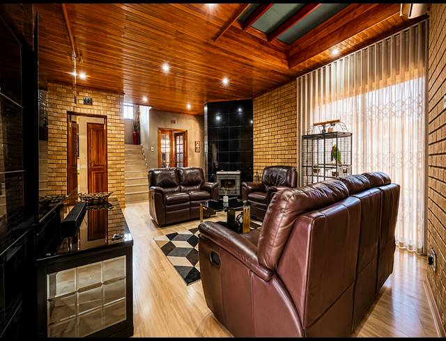 5 BEDROOM HOUSE FOR SALE IN LENASIA